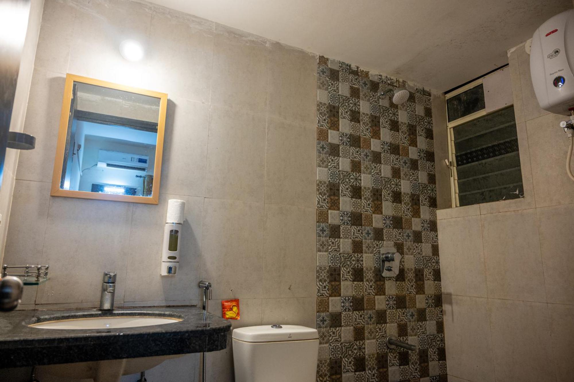 Ronnie'S Studio Apartment Arpora Bagian luar foto