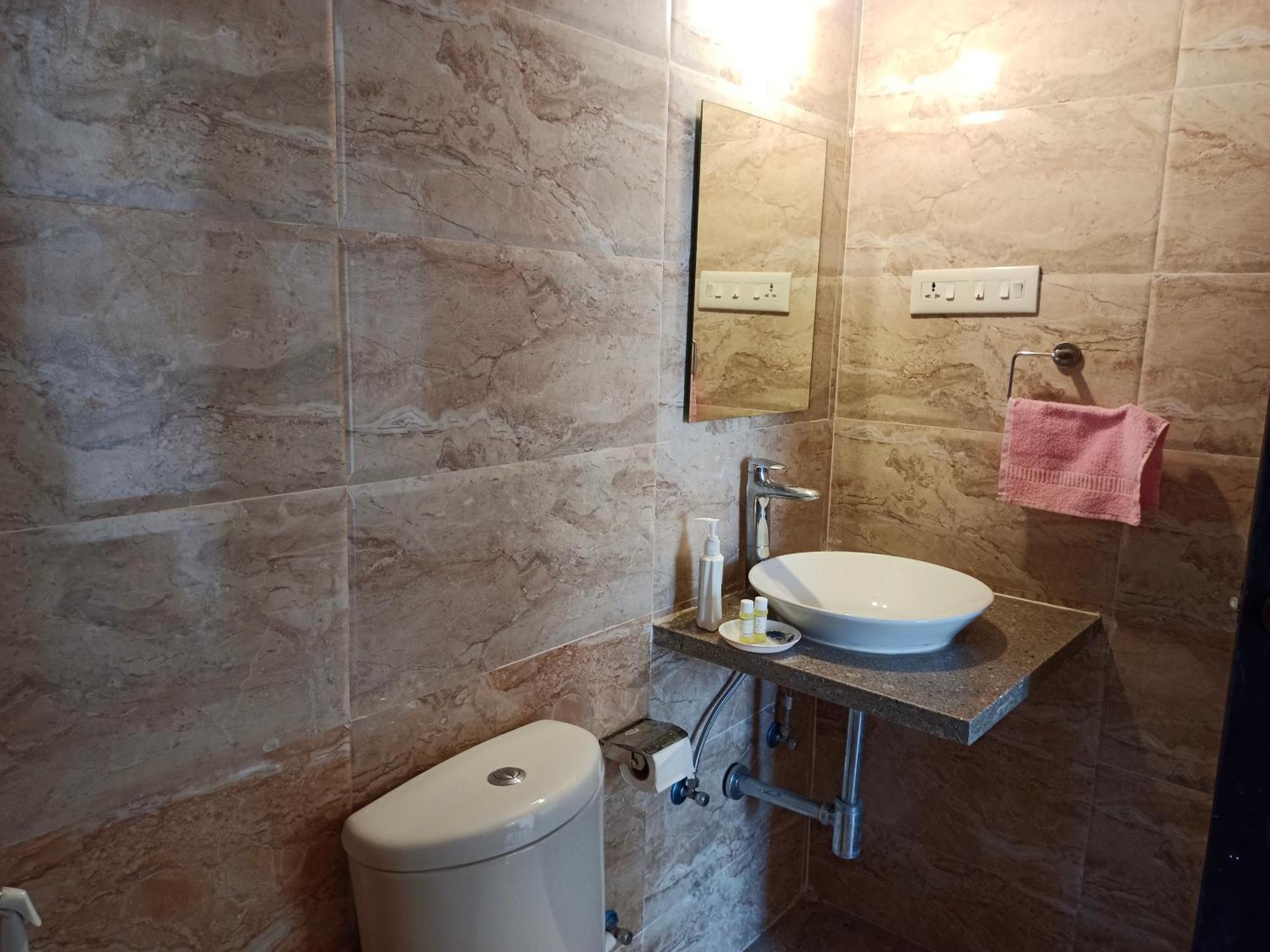Ronnie'S Studio Apartment Arpora Bagian luar foto