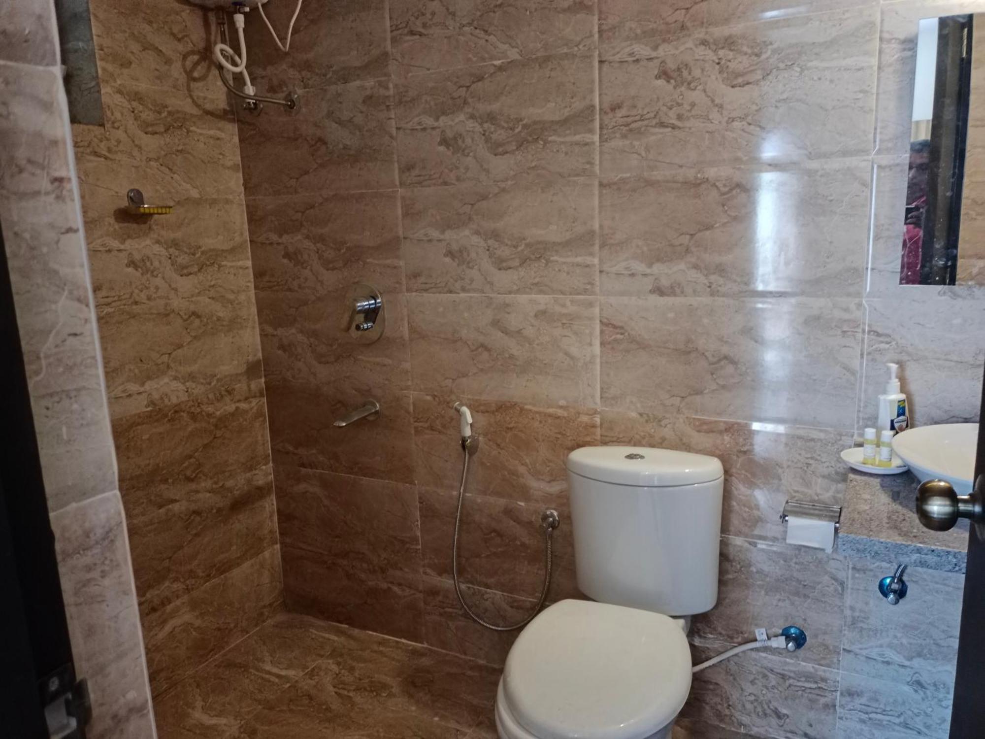 Ronnie'S Studio Apartment Arpora Bagian luar foto
